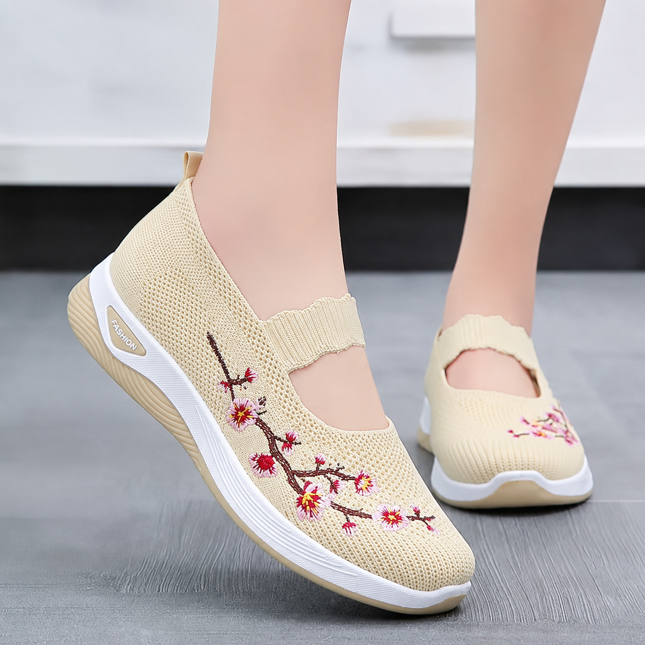 BLOEMEN GEBORDUURDE SNEAKERS VOOR VROUWEN