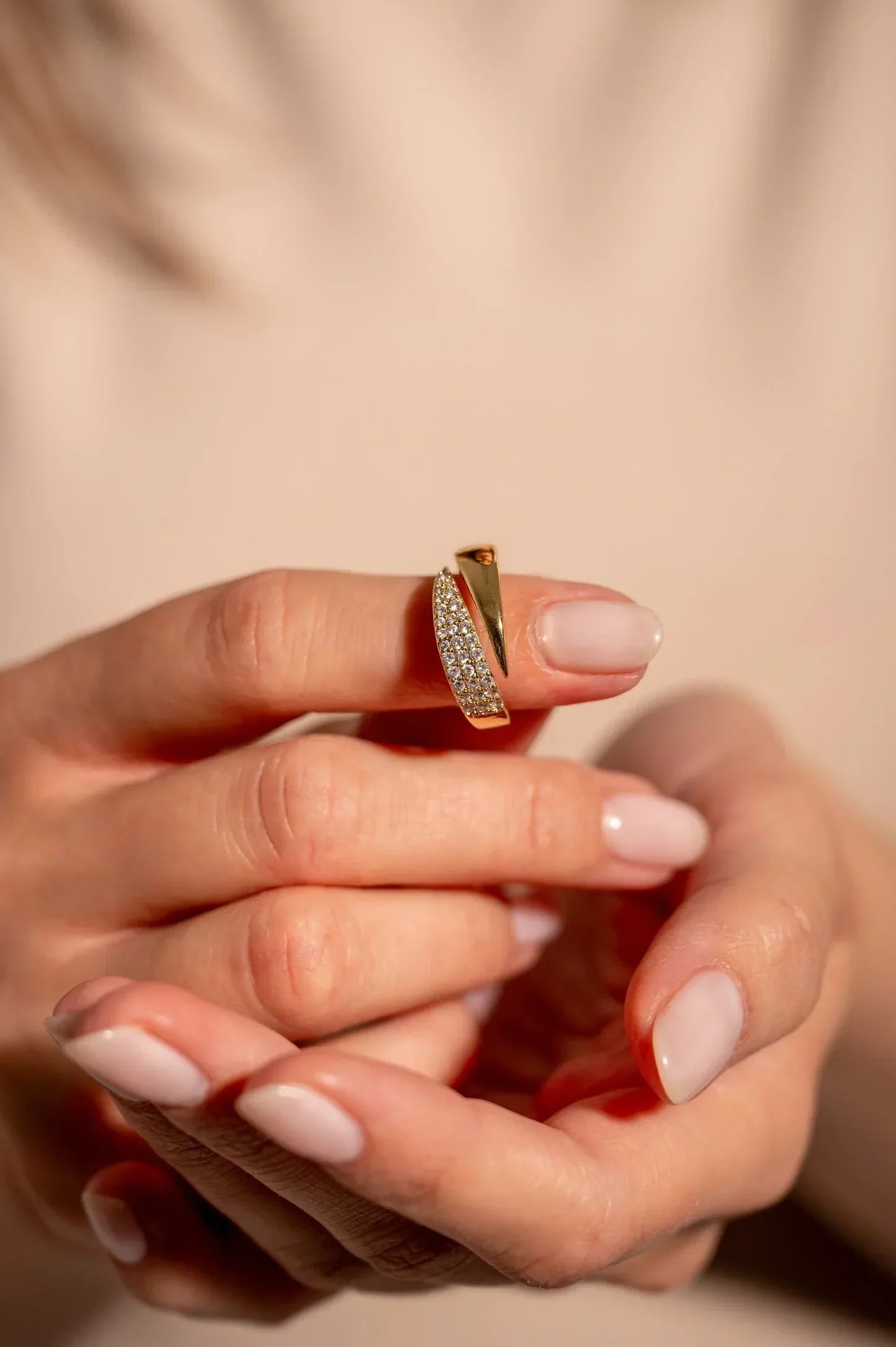 AANPASSBARE SYMBOLISCHE RING VOOR VROUWEN